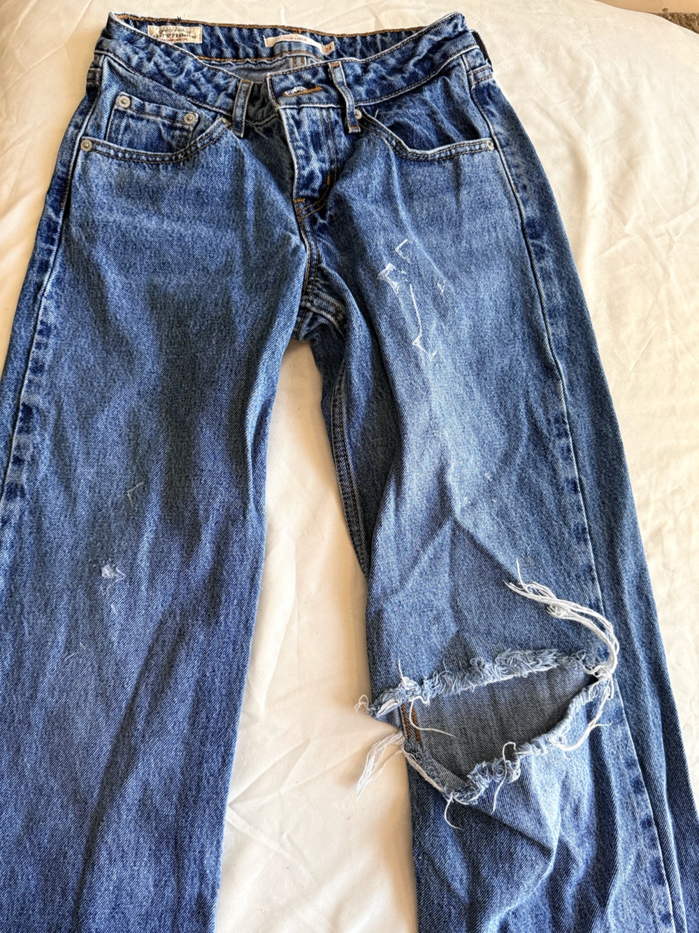 Women’s Low Loose Levi Jeans with Distressed Knee - Vintage Style